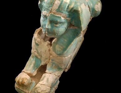 egypt-uncovers-18-ancient-tombs-at-marina-el-alamein-archaeological-site