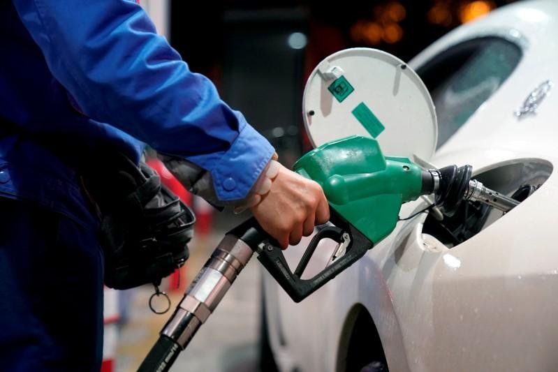 Egyptian TV host Amr Adib warns of oil price surge egyptian-tv-host-amr-adib-warns-of-oil-price-surge