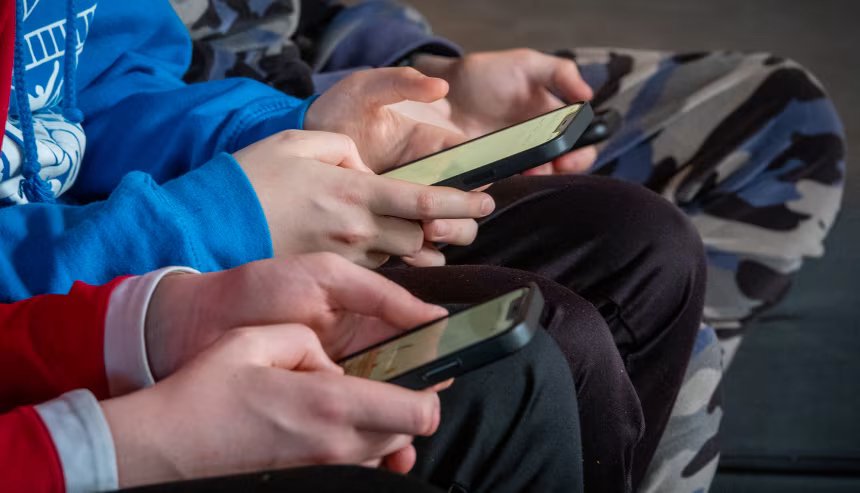 egypt-bans-social-media-accounts-for-under-13s-and-mandates-“safe-mode”-for-ages-13-15