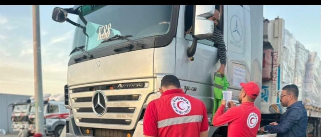 red-crescent-delivers-over-131,000-food-baskets-to-gaza